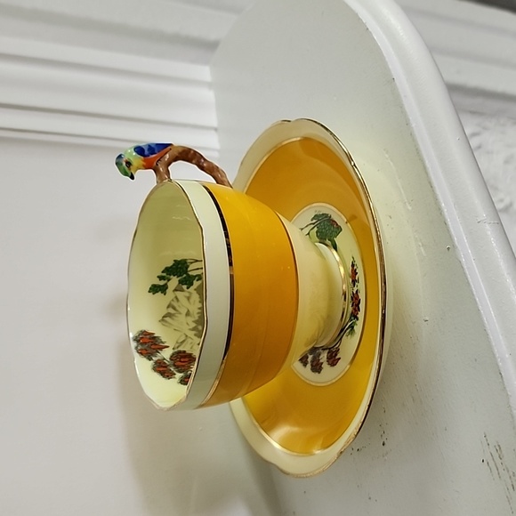 Royal Grafton Bone China Teacup and Saucer, collectible excellent condition - Picture 8 of 8